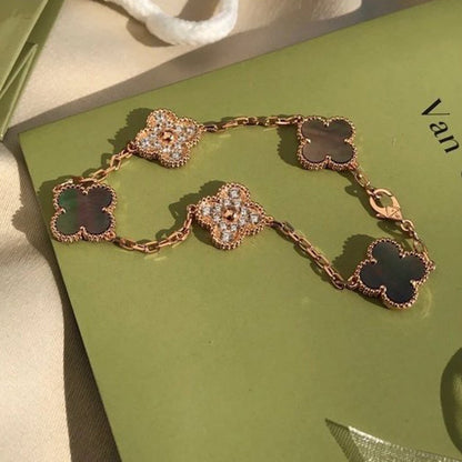 [Moco jewelrys] CLOVER 5 MOTIF GRAY MOP BRACELET COLLECTION