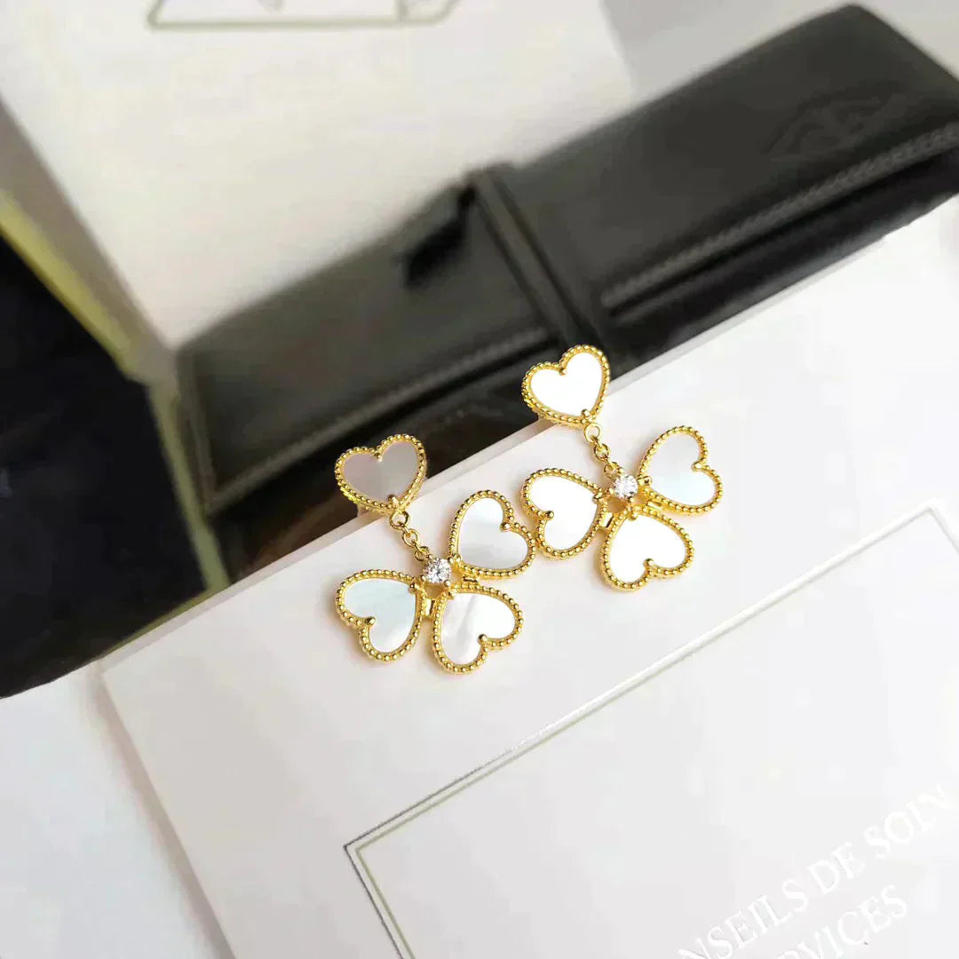 [moco jewelrys]CLOVER SWEET WHITE MOP EARRINGS