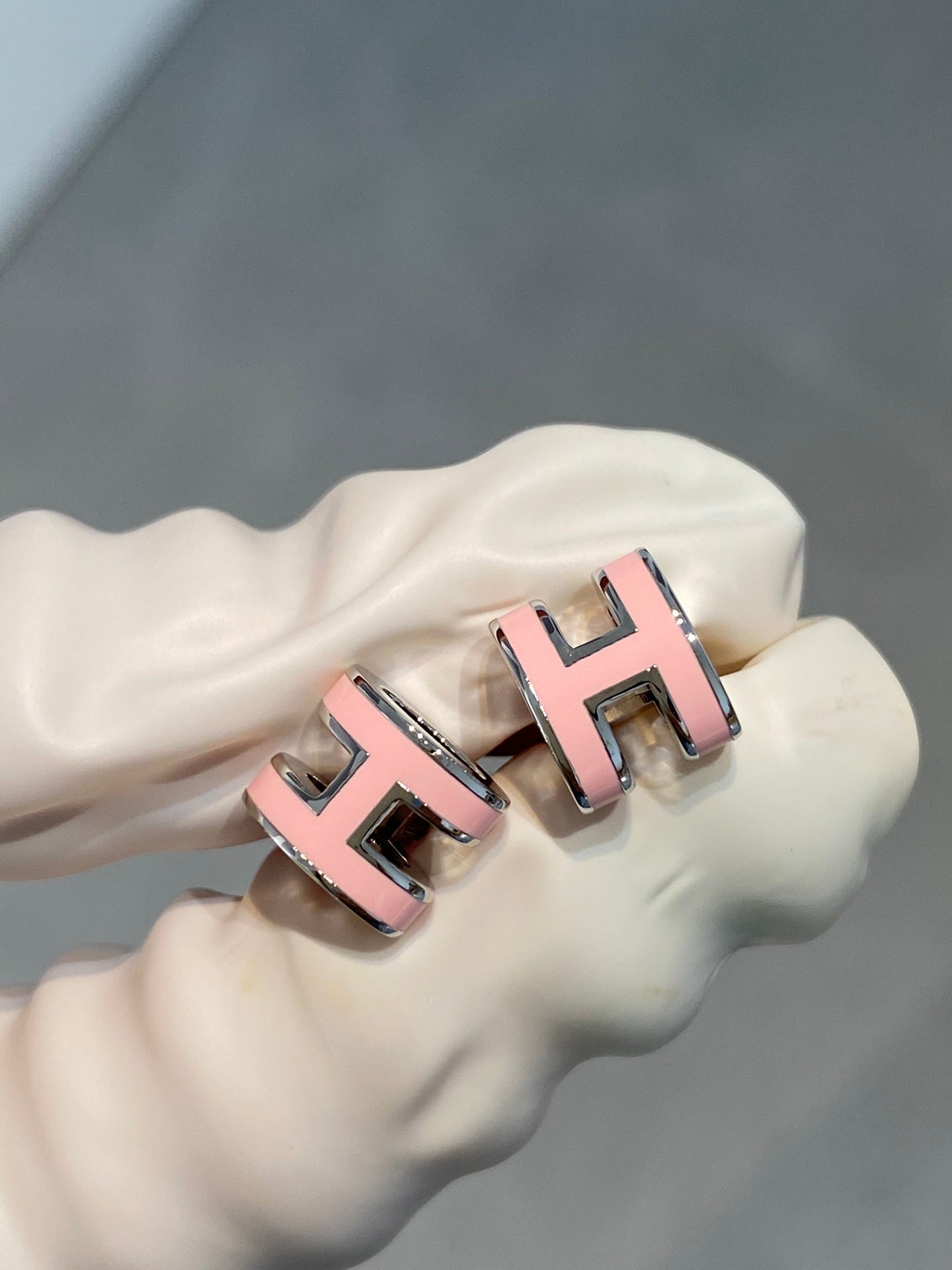 [moco jewelrys]MINI POP H SILVER EARRINGS PINK