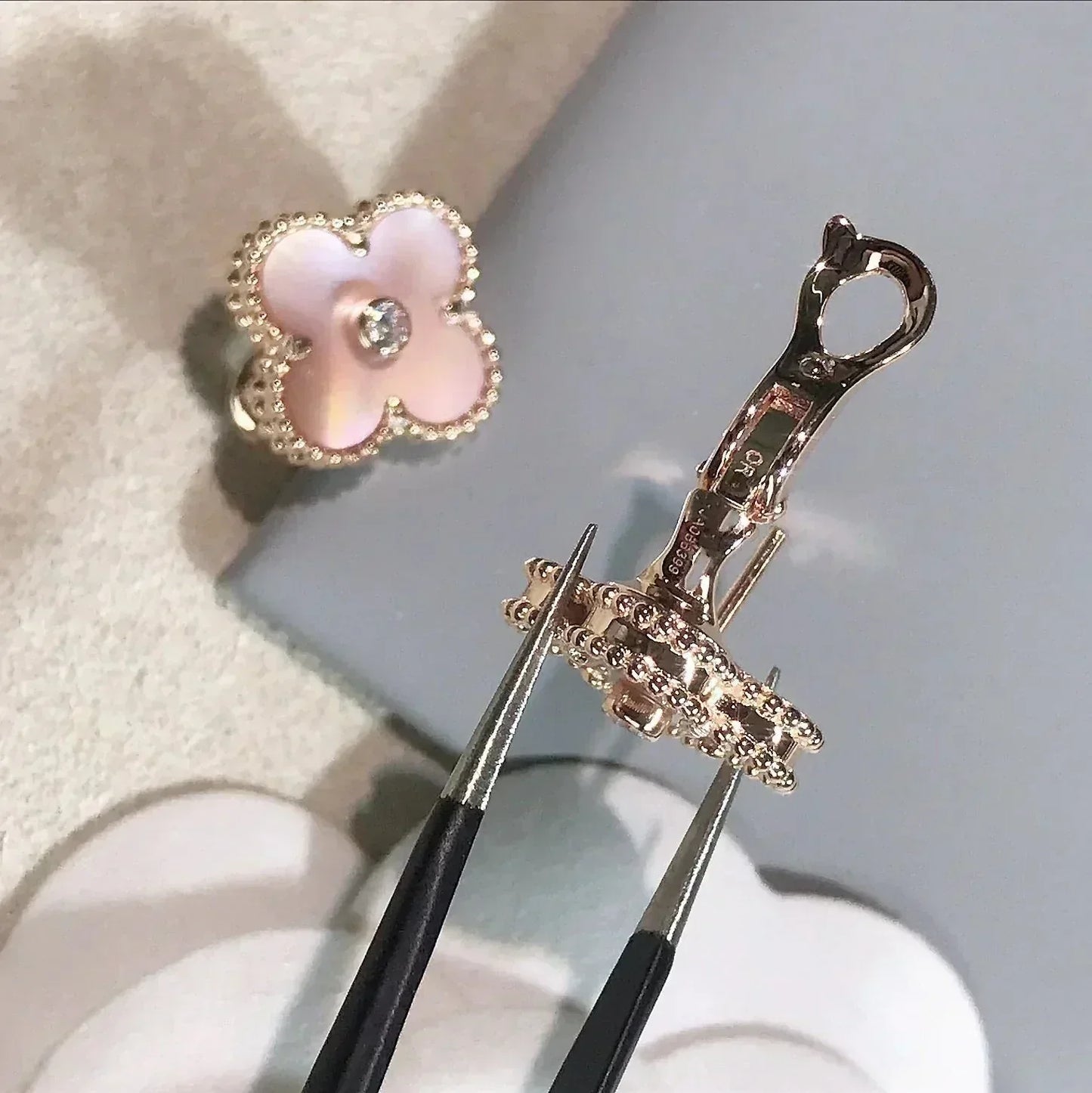 [moco jewelrys]CLOVER MEDIUM 1 MOTIFS  PINK MOP DIAMOND EARRINGS