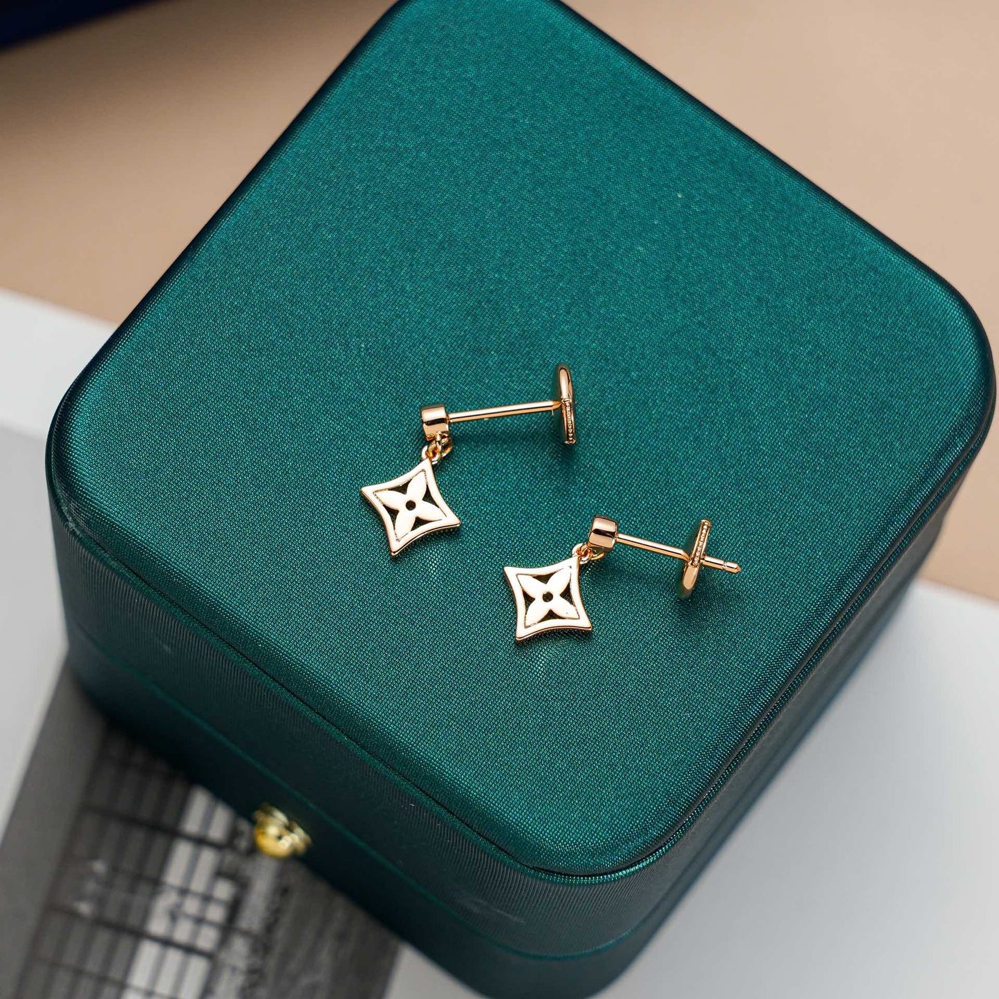 [moco jewelrys]STAR EARRINGS GOLD