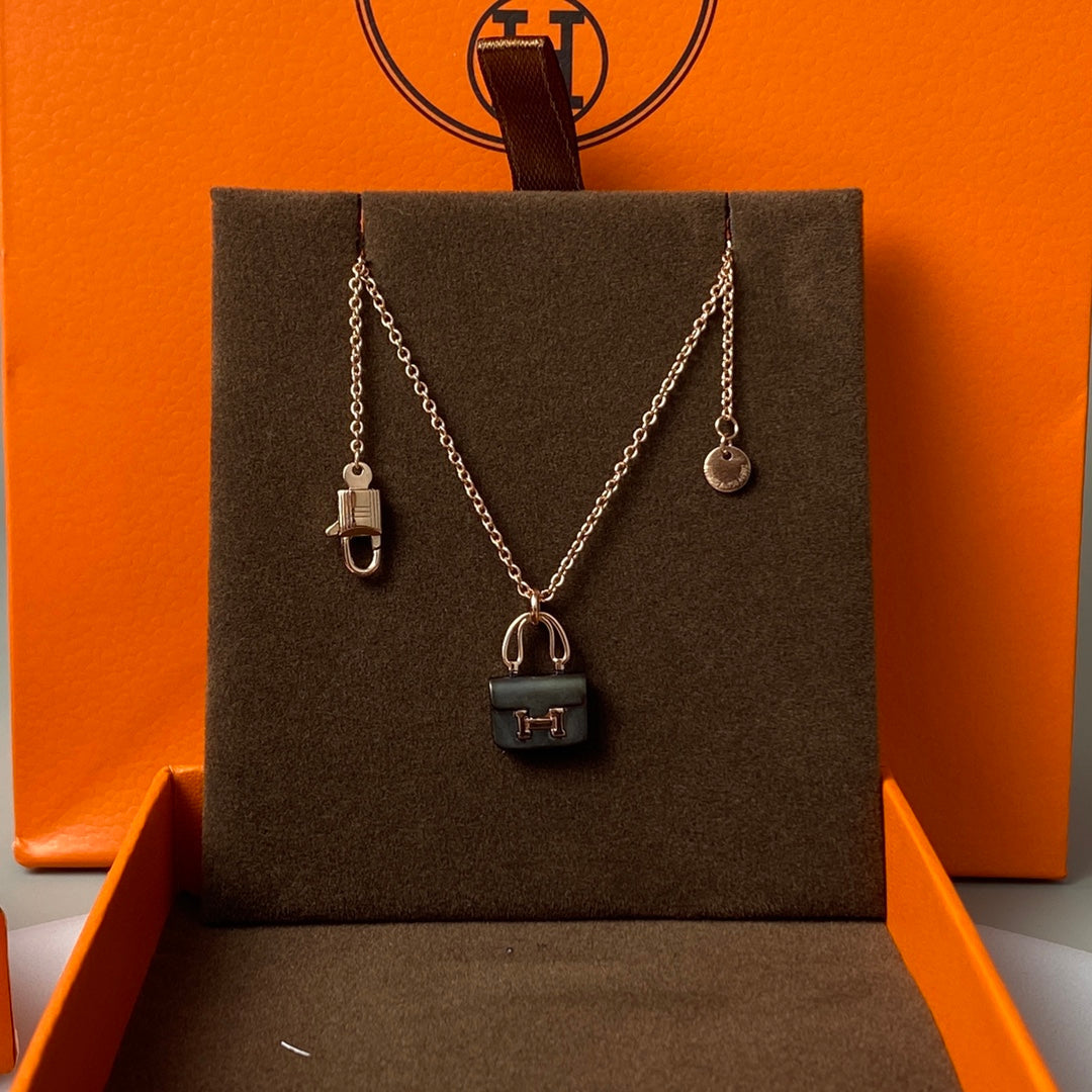 [moco jewelrys]CONSTANCE BLACK PEDANT PINK GOLD NECKLACE