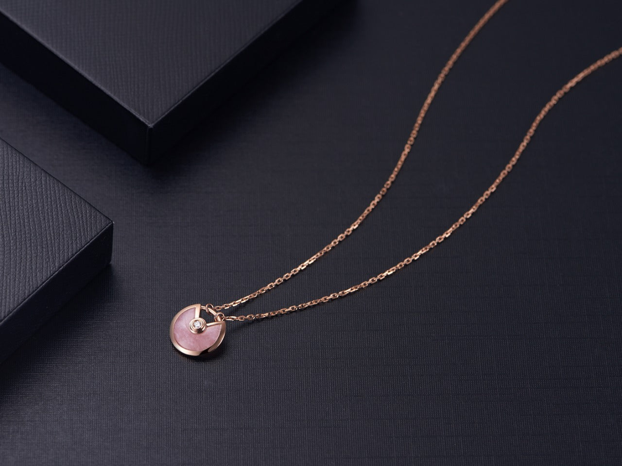 [moco jewelrys]AMULETTE ROSE GOLD PINK MOP NECKLACE
