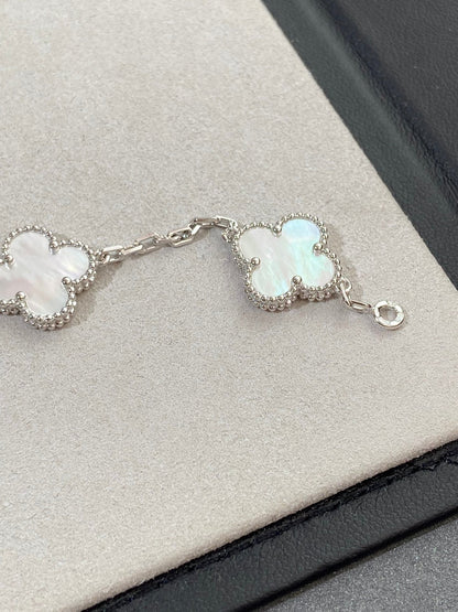 [Moco jewelrys]CLOVER WHITE PEARL MOP 5 MOTIF BRACELET COLLECTION