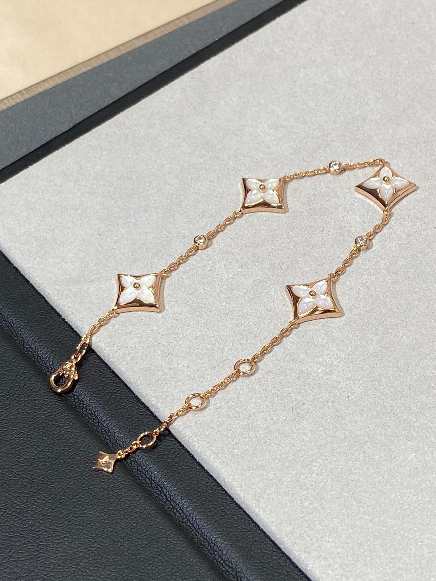 [moco jewelrys]STAR 4 MOTIF MOP DIAMOND PINK GOLD BRACELET