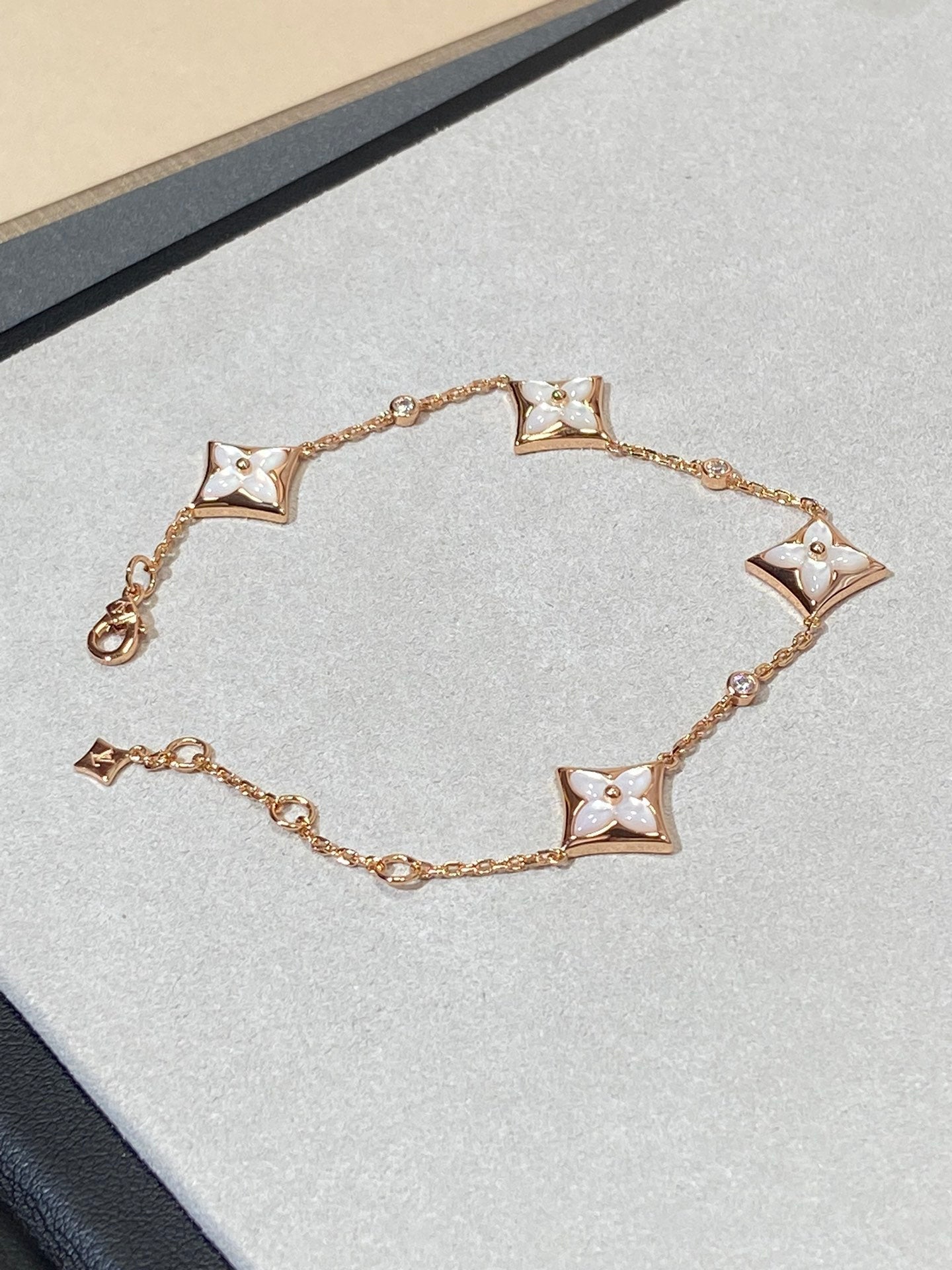 [moco jewelrys]STAR 4 MOTIF MOP DIAMOND PINK GOLD BRACELET