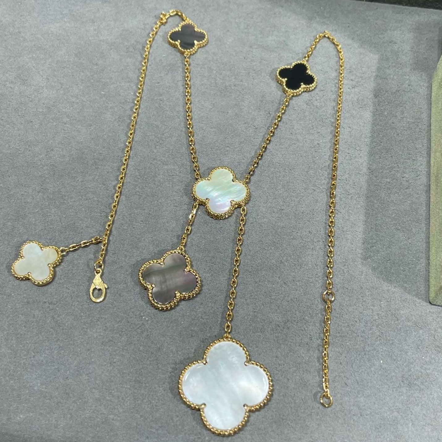 [moco jewelrys]CLOVER 6 MOTIF MOP ONYX GOLD NECKLACE