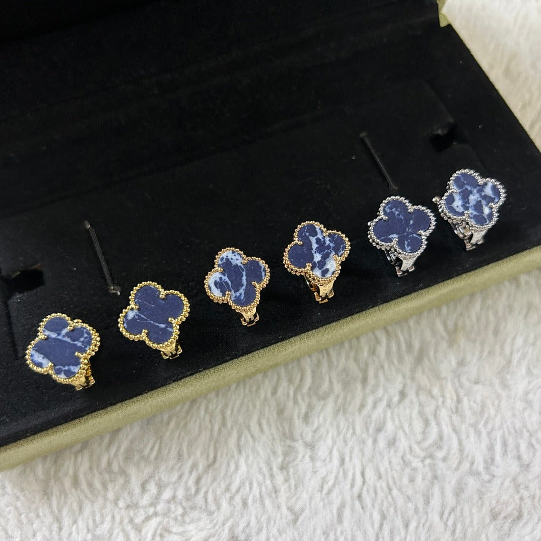 [moco jewelrys]CLOVER PIETERSITE MEDIUM STUD EARRINGS