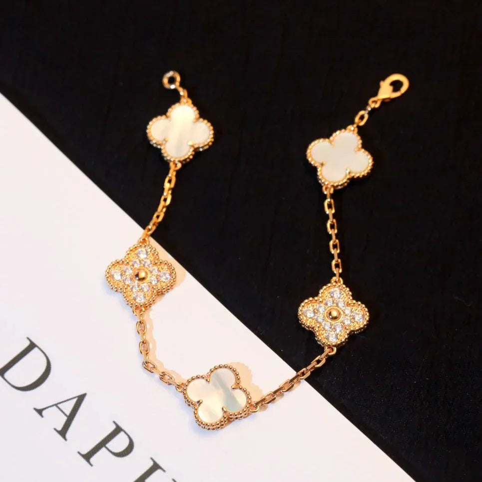 [Moco jewelrys]CLOVER WHITE PEARL MOP 5 MOTIF BRACELET COLLECTION