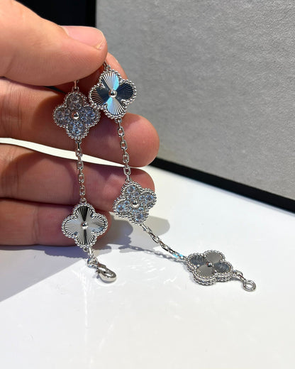 [Moco jewelrys] CLOVER 5 MOTIF LASER BRACELET COLLECTION