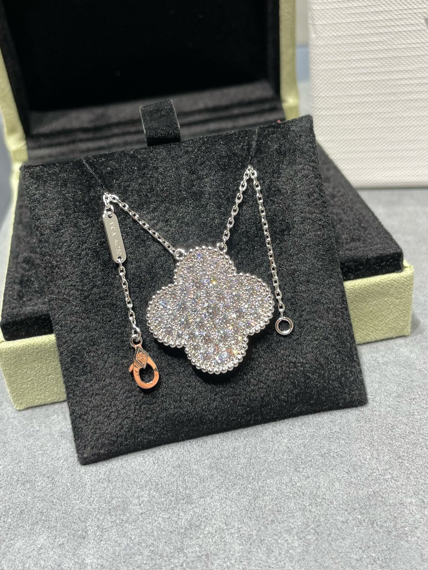 [moco jewelrys]CLOVER 25MM LARGE PENDANT DIAMOND PAVED SILVER NECKLACE