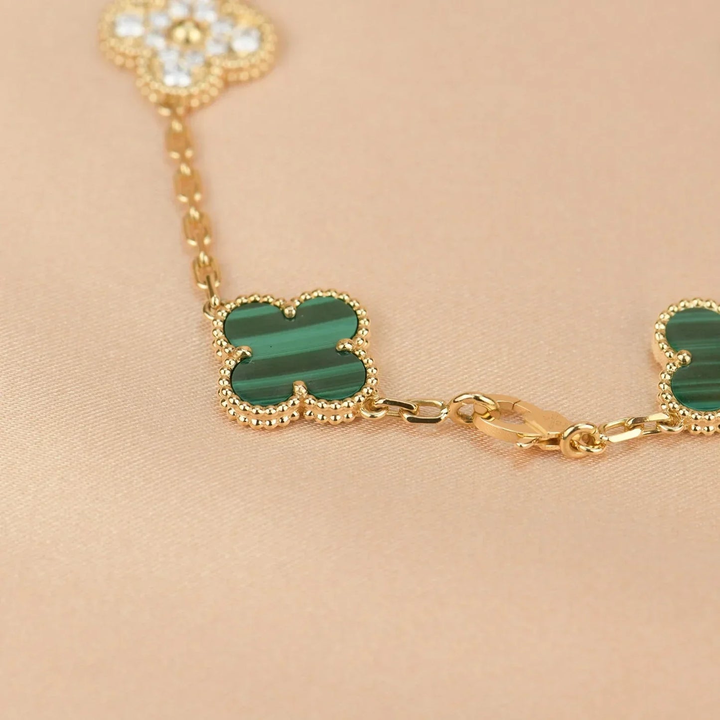 [Moco jewelrys] CLOVER 5 MOTIF MALACHITE BRACELET COLLECTION