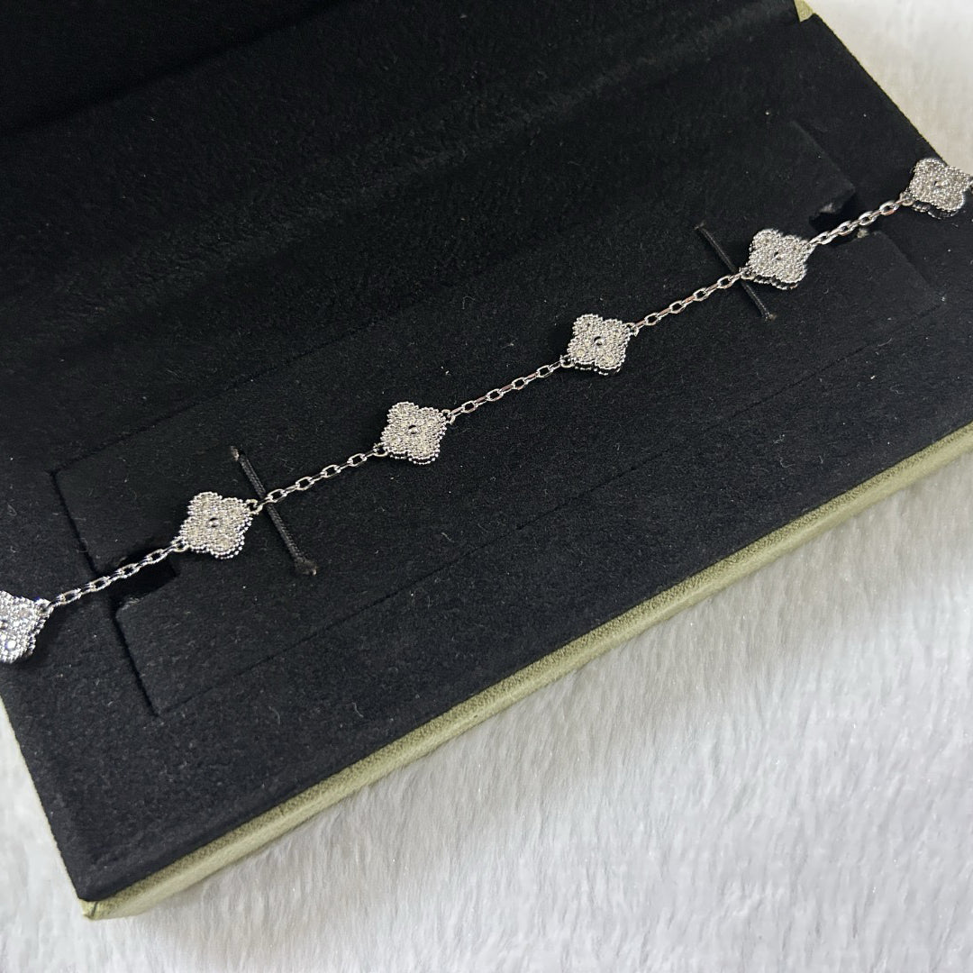 [Moco jewelrys]CLOVER 6 MOTIF DIAMOND BRACELET
