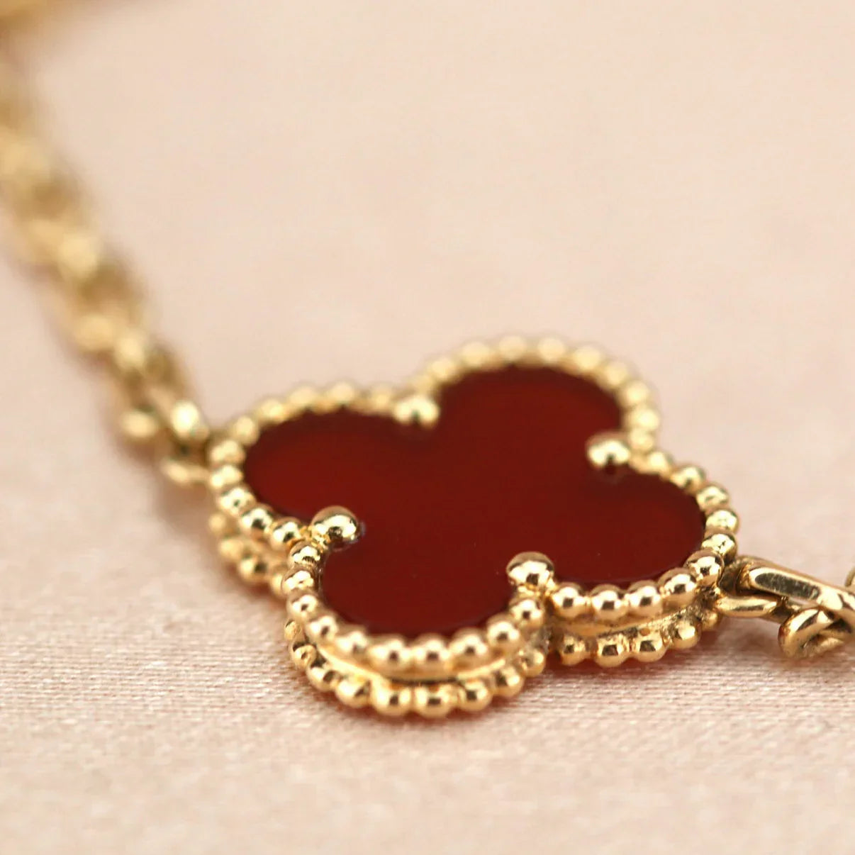 [Moco jewelrys] CLOVER 5 MOTIF RED CORNELIAN BRACELET COLLECTION
