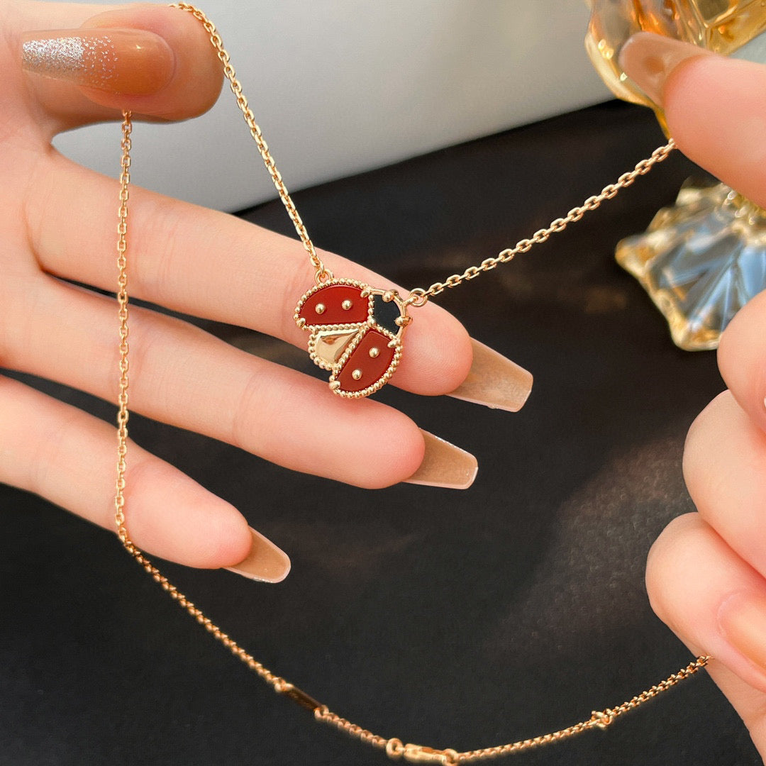 [moco jewelrys]LUCKY  CARNELIANS LADYBUG NECKLACE