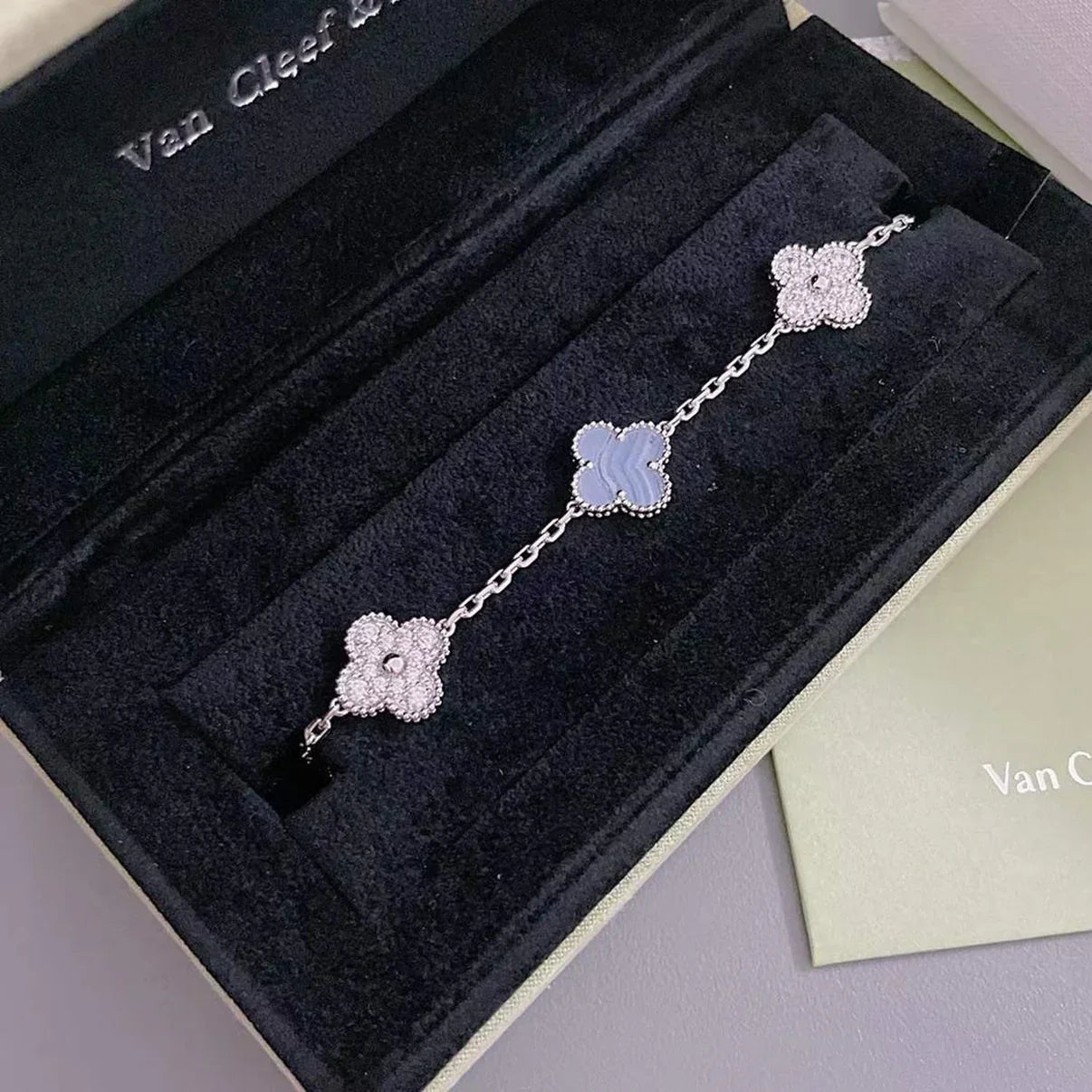 [Moco jewelrys] CLOVER 5 MOTIF PURPLE CHALCEDONY BRACELET COLLECTION