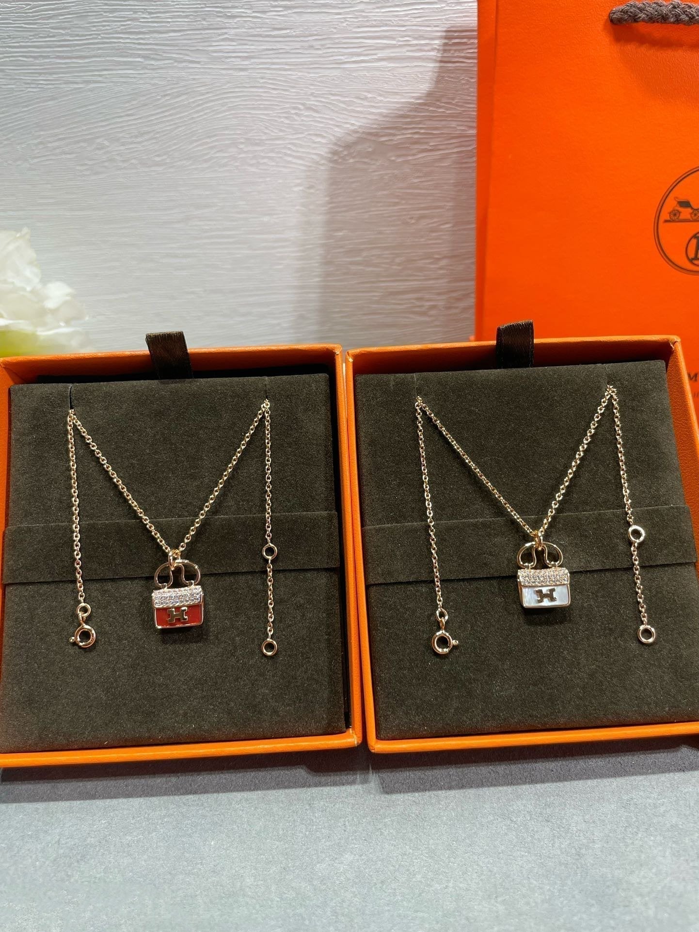 [moco jewelrys]H CIRCE MOISSANITE PENDANT NECKLACE GOLD