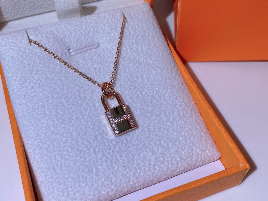[moco jewelrys]HM ADVANCED NICHE LOCK HEAD NECKLACE DIAMONDS