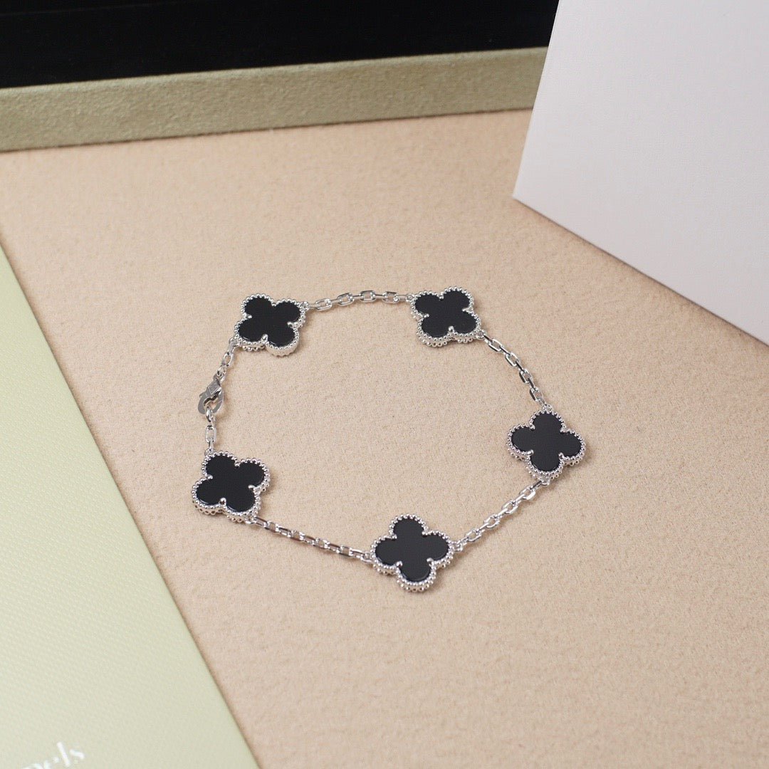 [Moco jewelrys] CLOVER 5 MOTIF ONYXS BRACELET COLLECTION