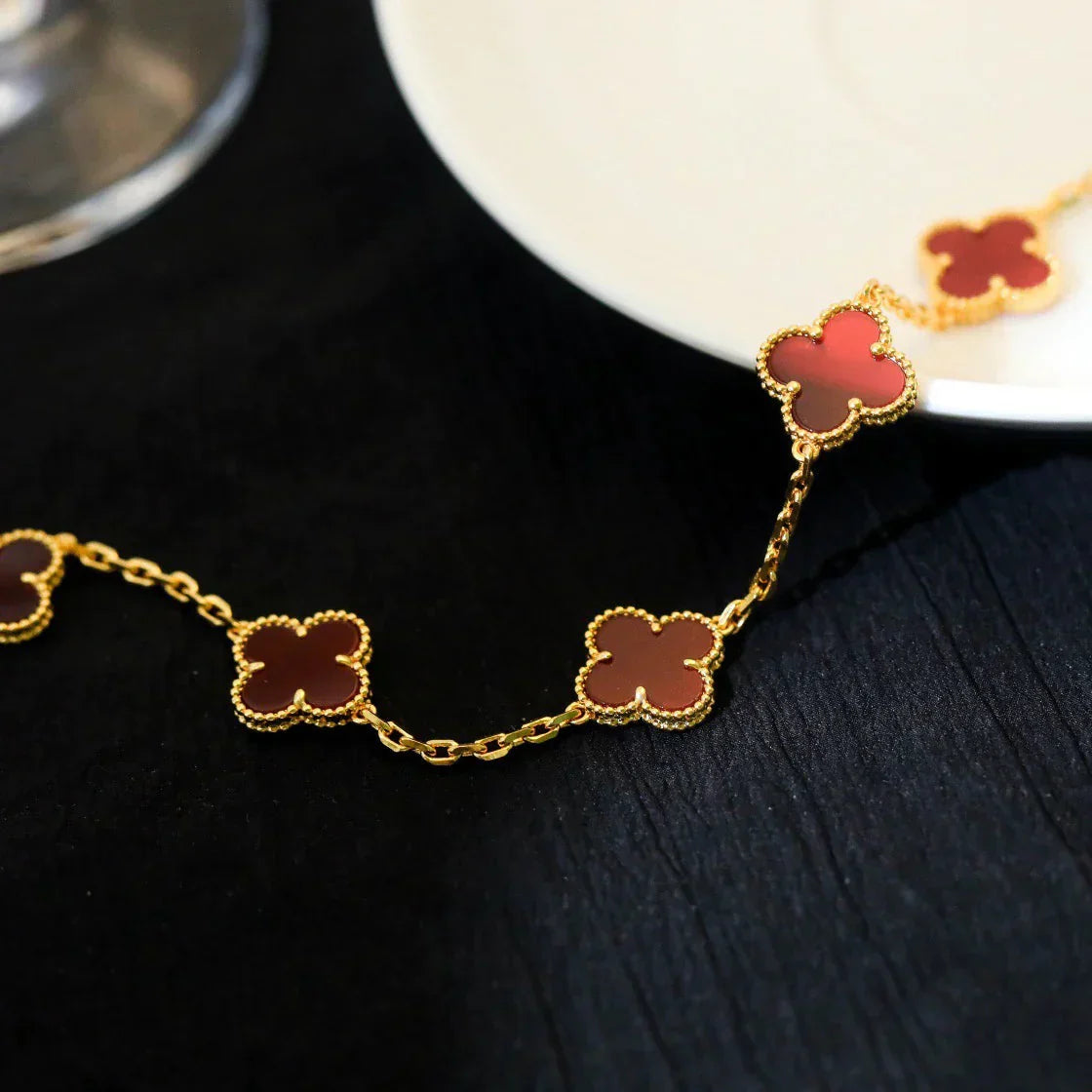 [Moco jewelrys] CLOVER 5 MOTIF RED CORNELIAN BRACELET COLLECTION