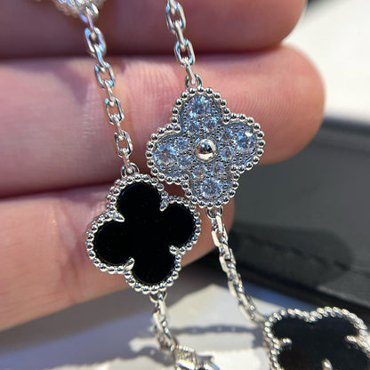 [Moco jewelrys] CLOVER 5 MOTIF ONYXS BRACELET COLLECTION