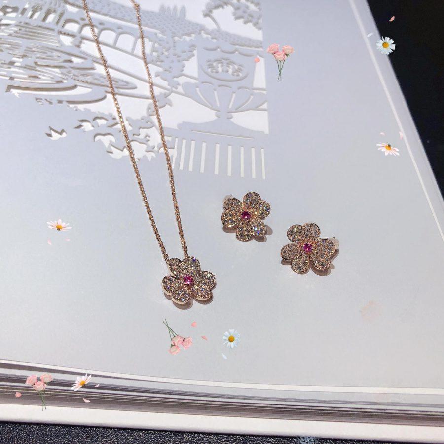 [moco jewelrys]FRIVOLE PINK GOLD FLOWER DIAMOND EARRINGS