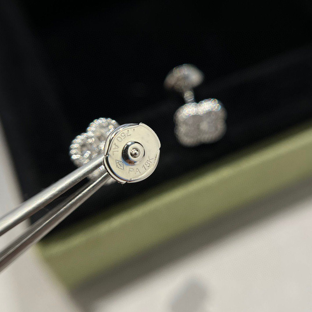 [moco jewelrys]CLOVER MINI DIAMOND STUD EARRINGS