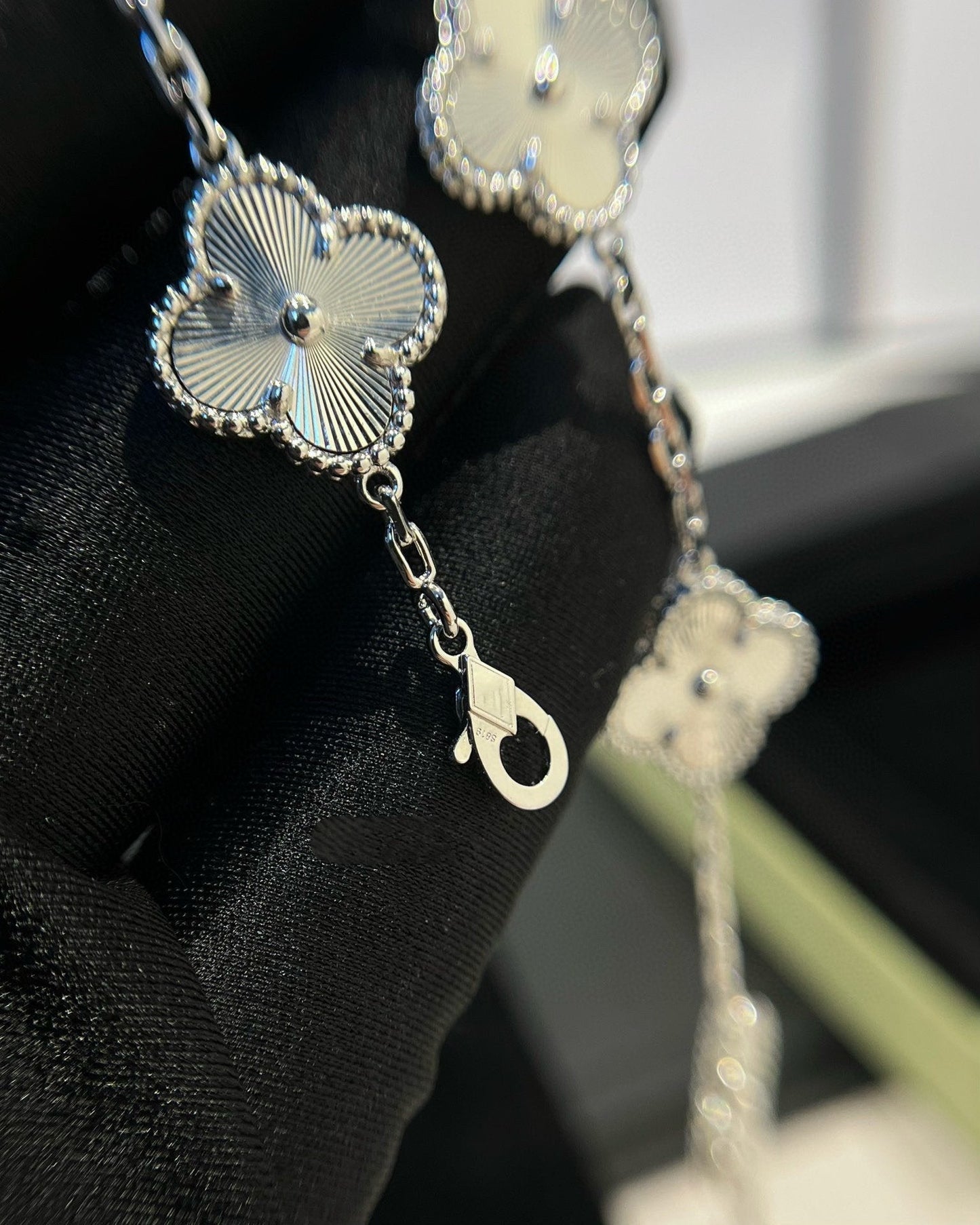 [Moco jewelrys] CLOVER 5 MOTIF LASER BRACELET COLLECTION